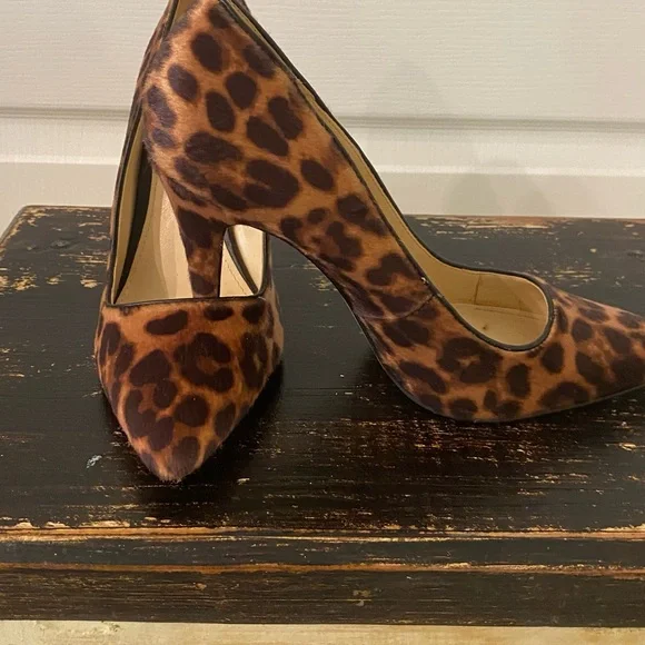 Nine West Sz 71/2 Awesome Cheetah Print Heels with Sleek Pointed Toe - Picture 1 of 5